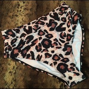 Wild Leopard-Print Swimsuit BOTTOMS Size L 26”W !